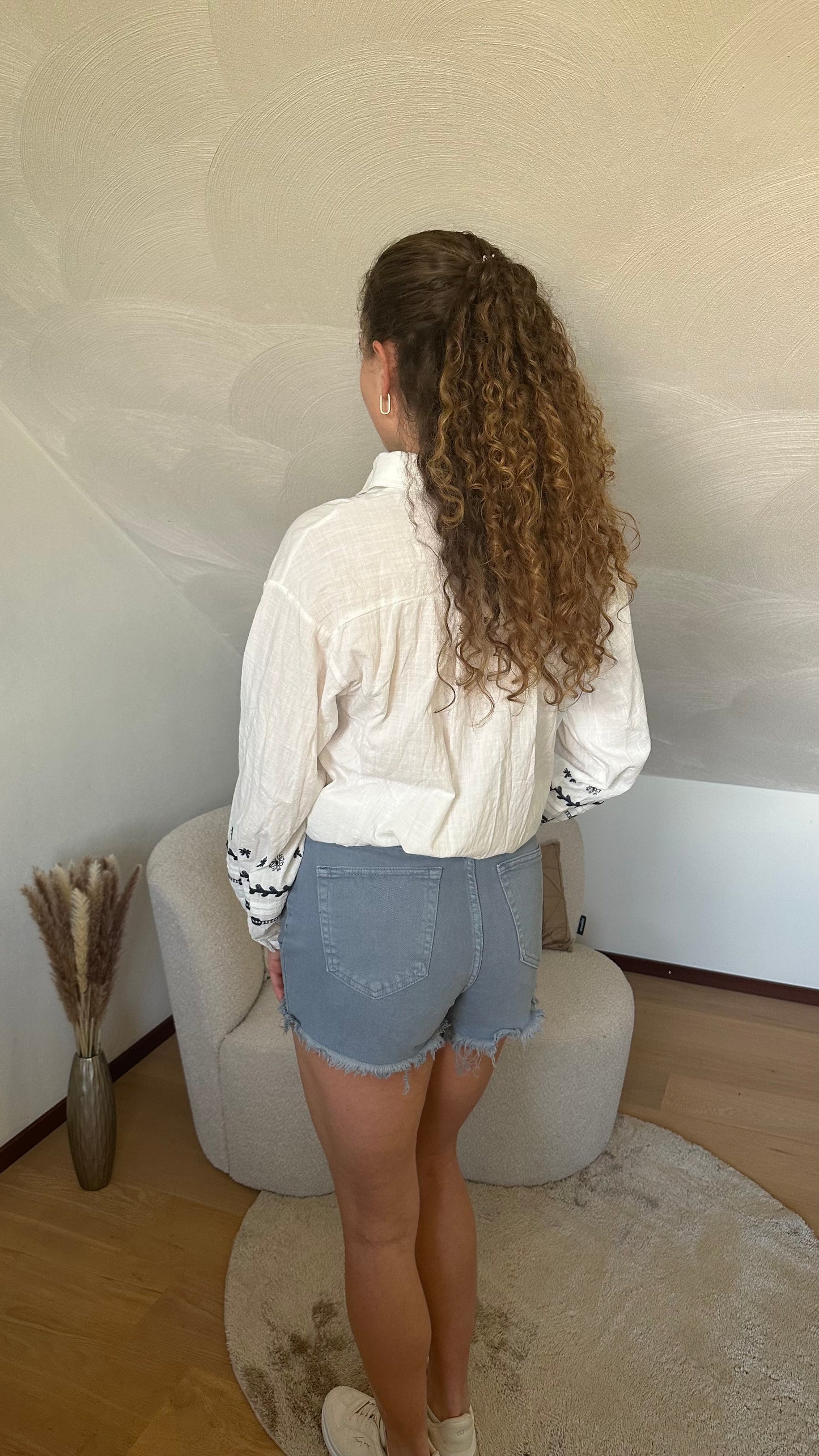 Embroidery blouse